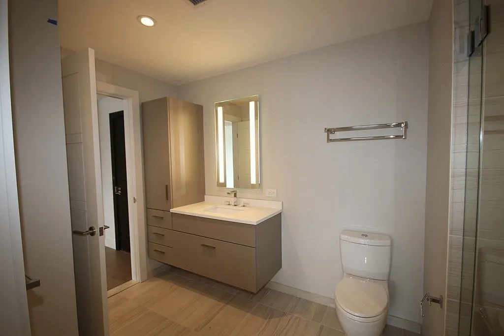 1 bed, 1.0 bath, 742 sqft, $4,200 — Photo 4