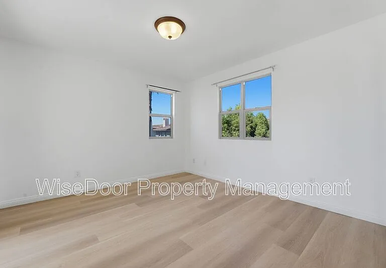 1087 Waterfall Way — Photo 23