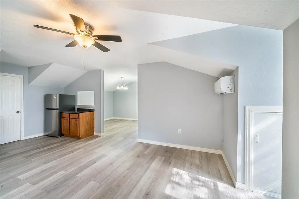 1 bed, 1025 sqft, $1,045 — Photo 3