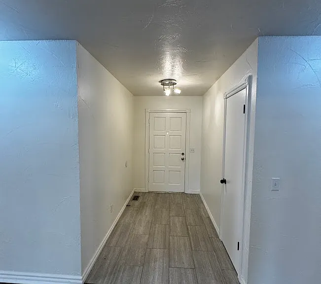 E Parkland Dr — Photo 10
