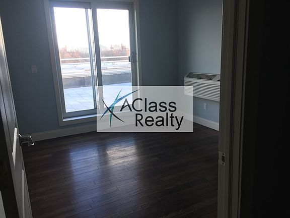 3rd image of 3121 47th St #5