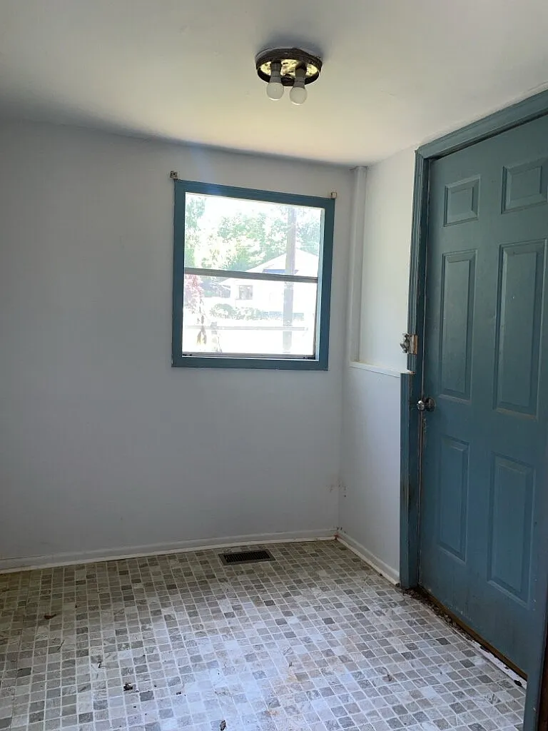2 bed, 1.0 bath, $800 — Photo 3