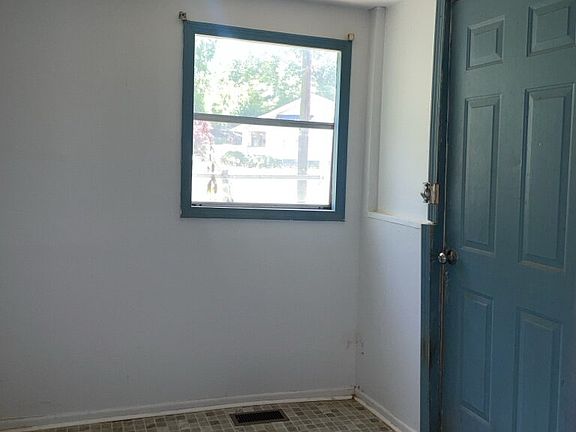 3rd image of 205 Louisiana St