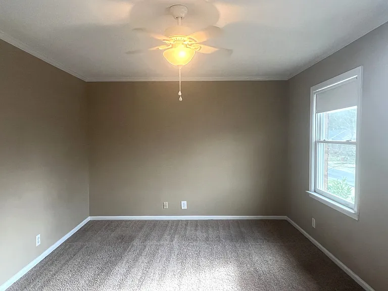 137 N Springs Ct — Photo 11