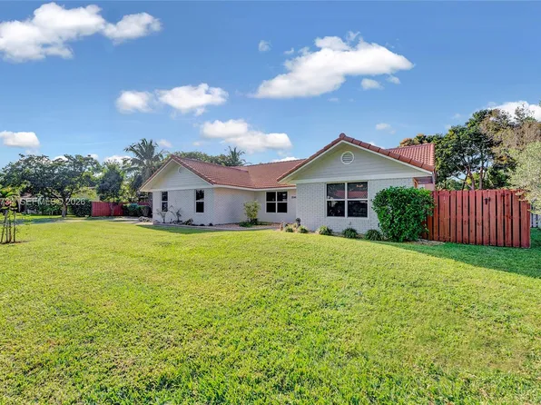 2540 NW 115th Dr, Coral Springs, FL 33065