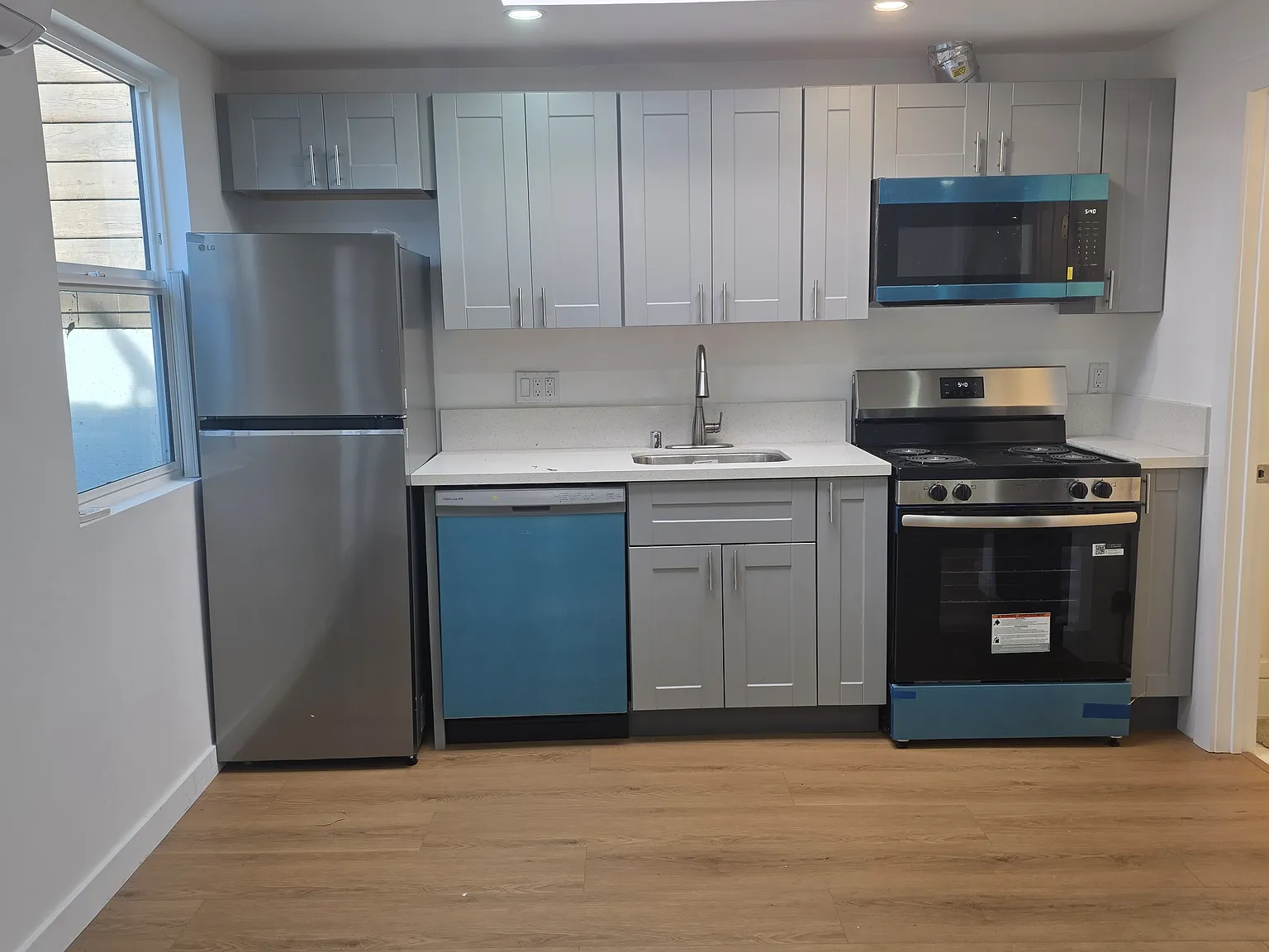Studio, 400 sqft, $2,050 — Photo 4