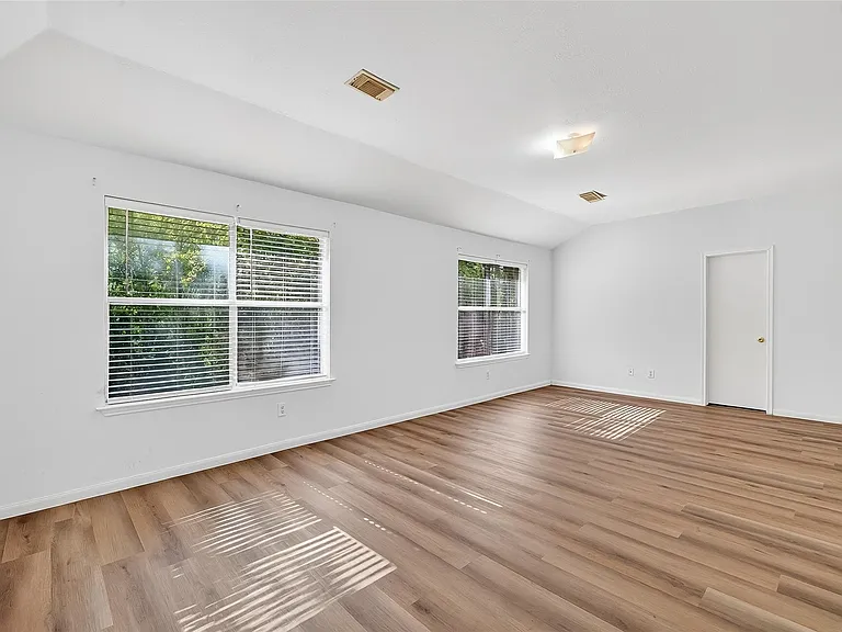 8366 Golf Green Cir — Photo 34