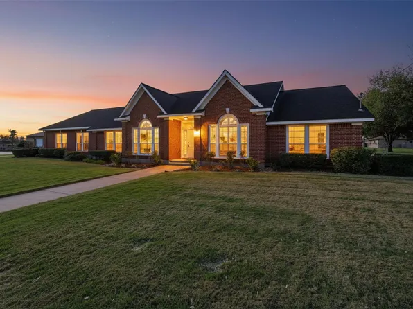 714 Louisiana Ave, Shiner, TX 77984