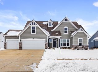 6695 Dickson Dr, Grand Ledge, MI 48837