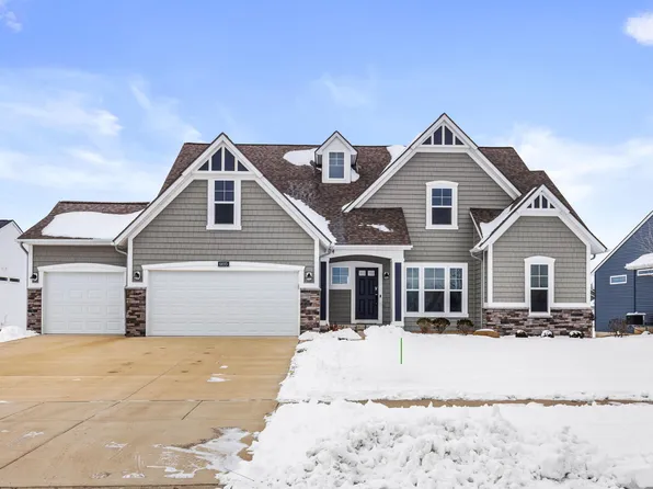 6695 Dickson Dr, Grand Ledge, MI 48837