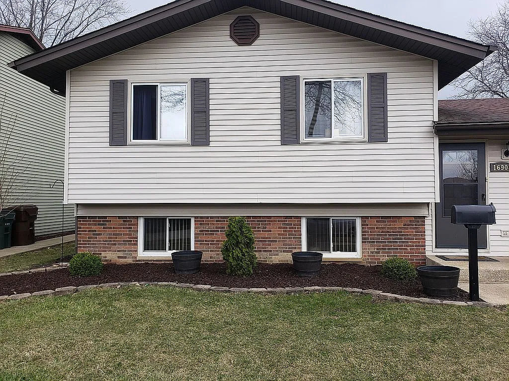 16908 Leclaire Ave photo 1