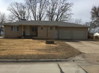 521 N 3rd St, Hebron, NE 68370