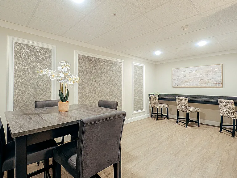 210 - Lounge
