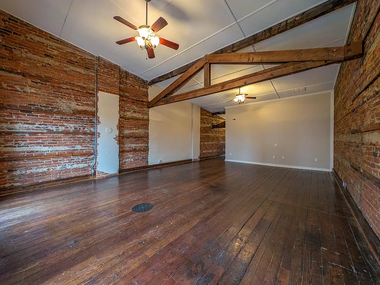 112 E Cameron St — Photo 14