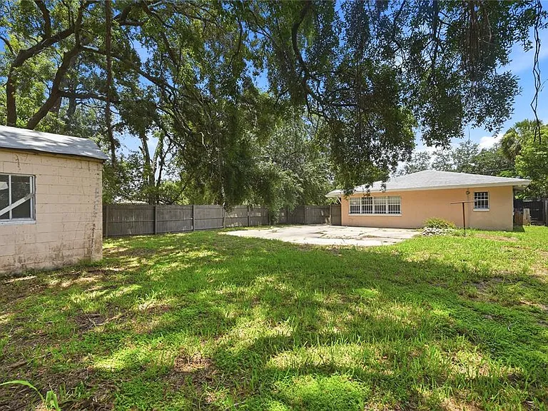 808 S Ivey Ln — Photo 22