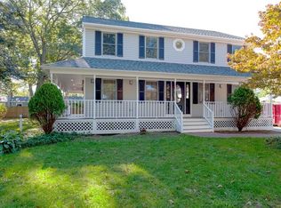 70 Viewesta Rd, Warwick, RI 02886