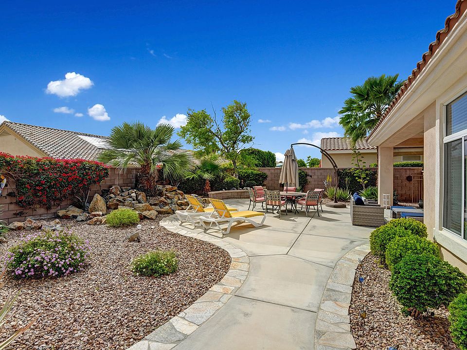 1st image of 78605 Moonstone Ln