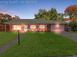 16385 Farmington Rd, Livonia, MI 48154