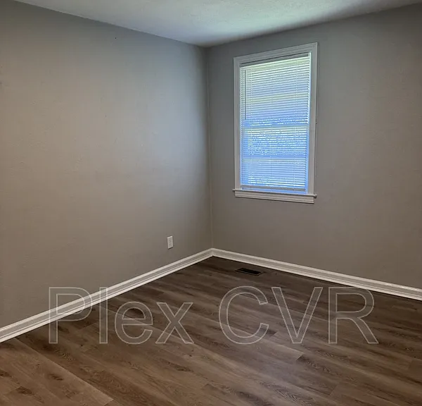 3025 Drake St — Photo 4