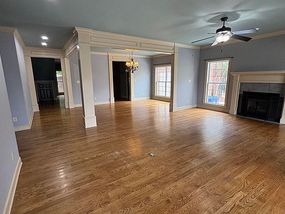 3rd image of 304 Wickerberry Way