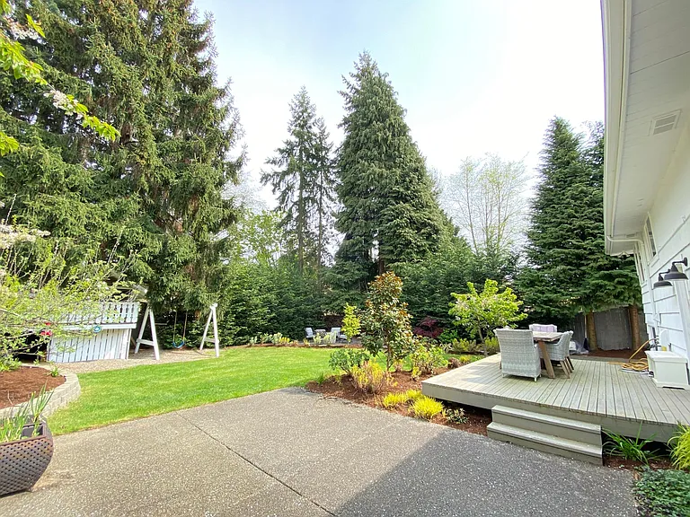 1330 102nd Ave NE — Photo 22