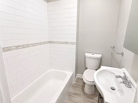 4th image of 813 Clinton Ave #4
