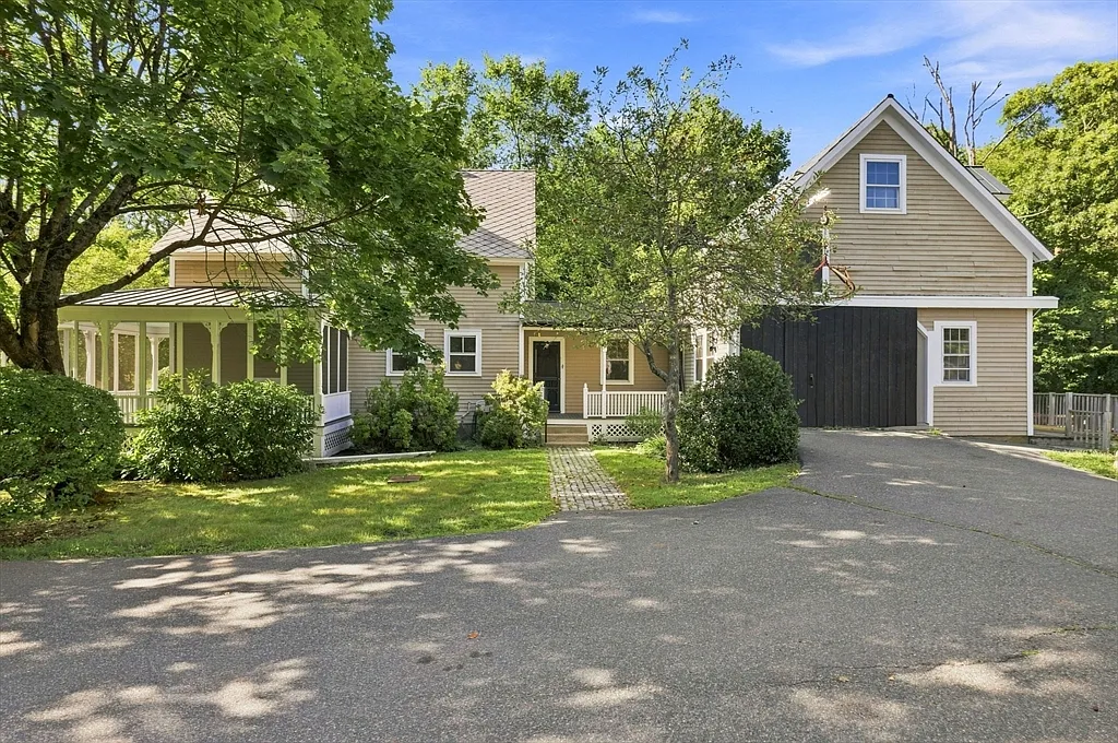 4 bed, 2.0 bath, 2211 sqft, $3,400 — Photo 1