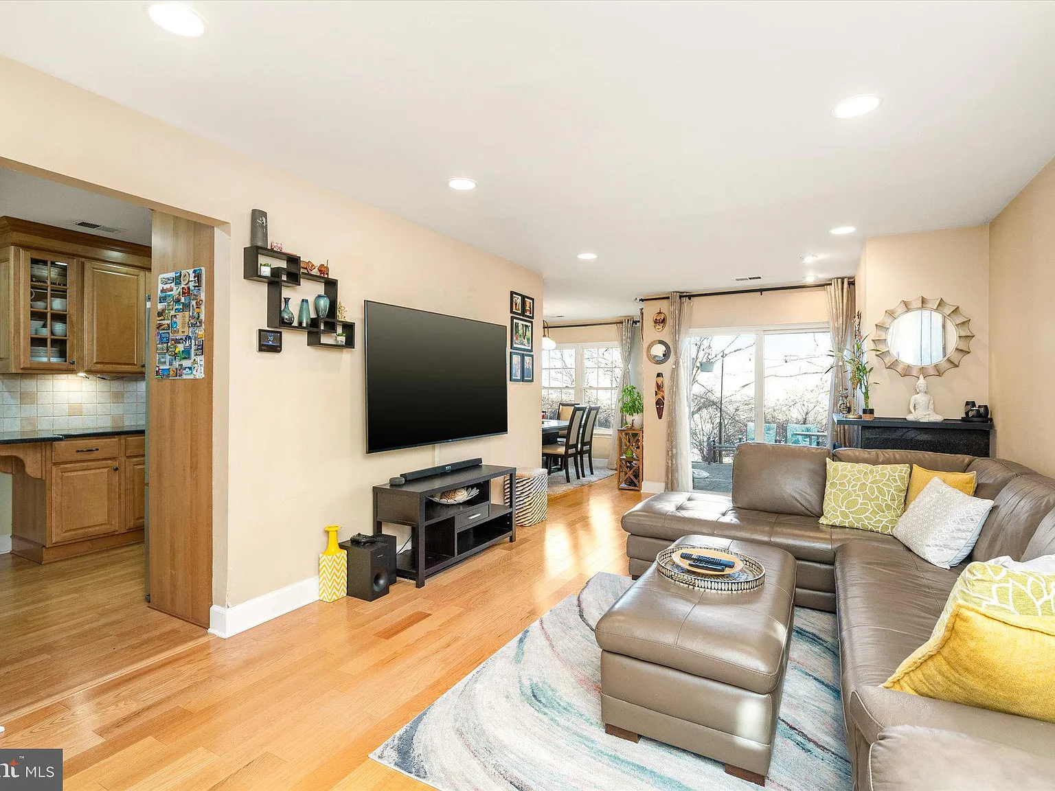 3 bed, 2.5 bath, 1569 sqft, $3,500 — Photo 3