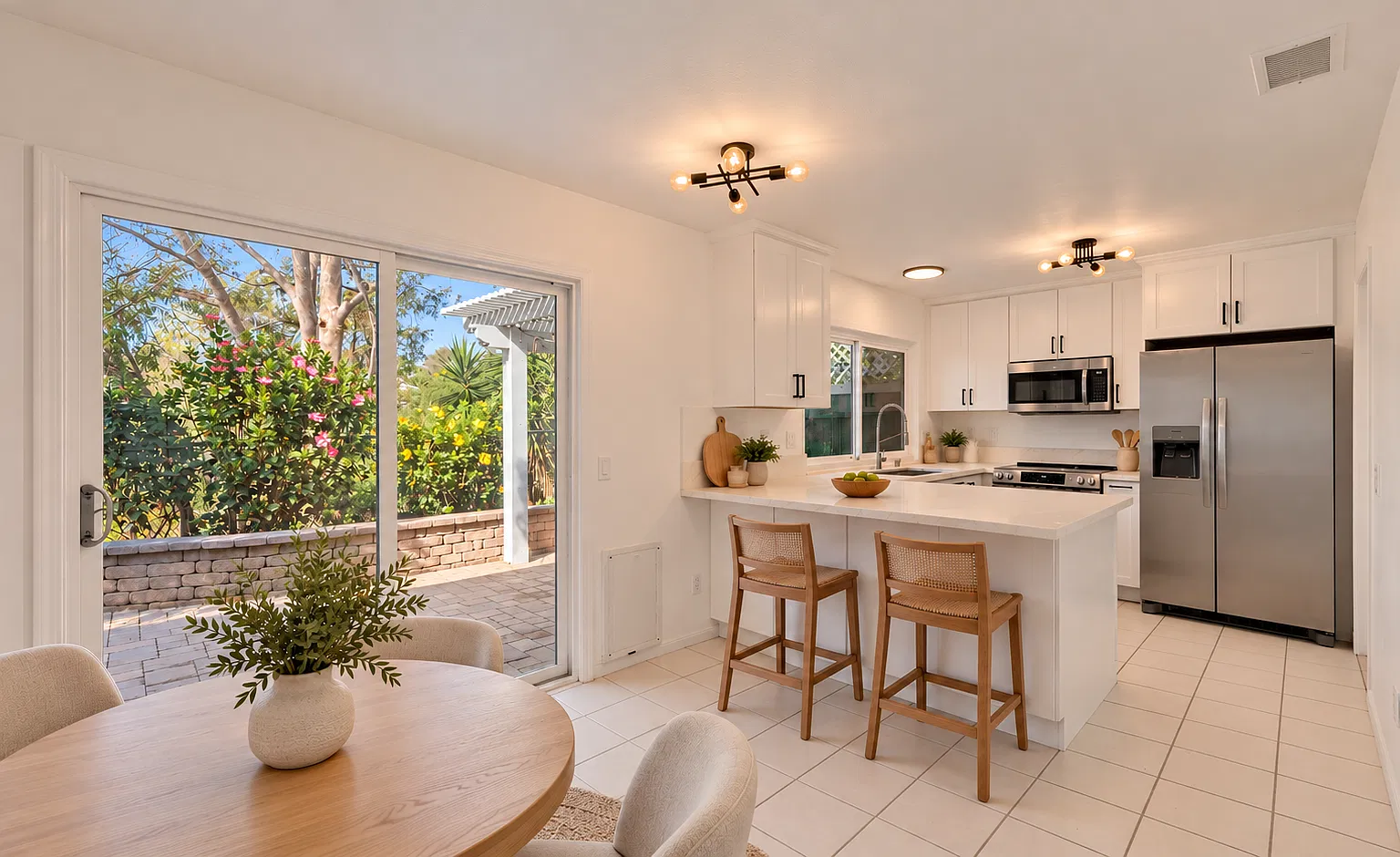 2 bed, 792 sqft, $4,295 — Photo 3