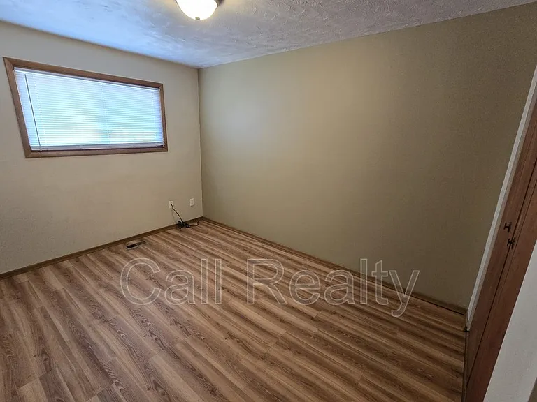 5227 N Crestline St — Photo 8
