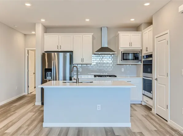 320 N Geneva St, Aurora, CO 80010