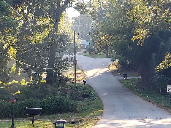 4th image of 17 Melvin Dr