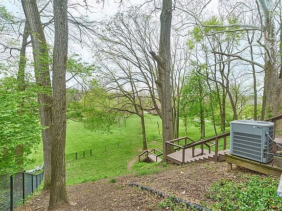 4th image of 10300 Spring Mill Rd