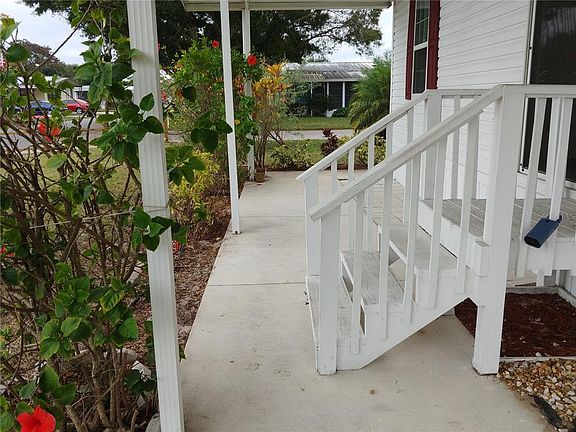 3rd image of 231 Caloosa Lake Cir N