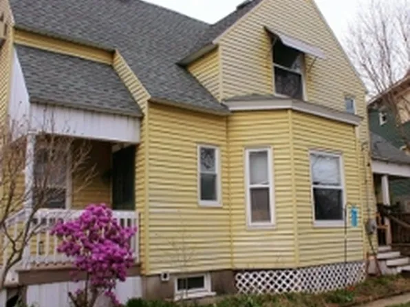 13 Lee St, Worcester, MA 01602