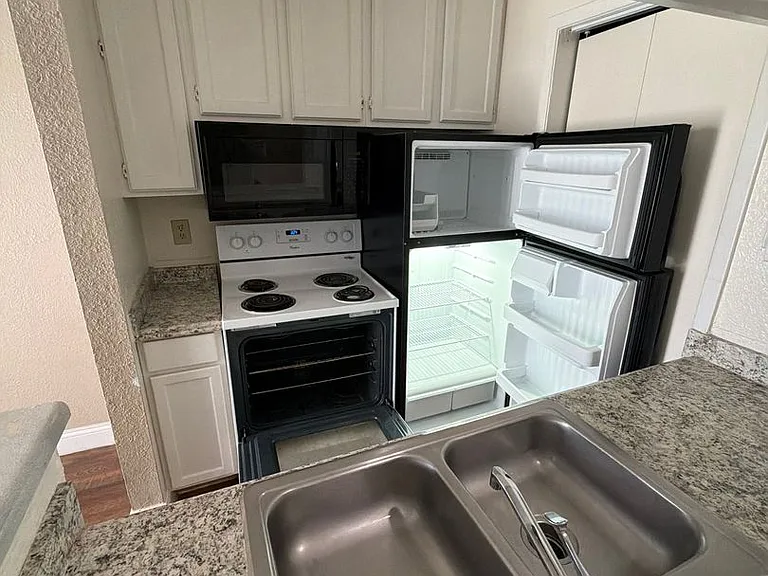 4316 Swiss Ave — Photo 4