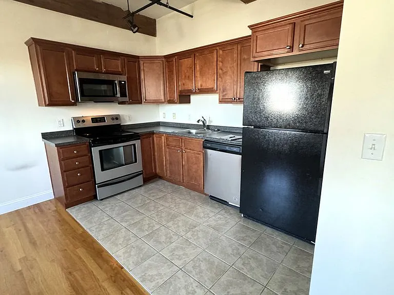 32 Vila LLC — Photo 3