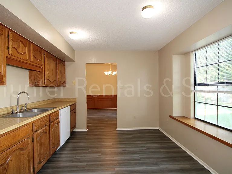 1905 Meadowbrook Dr — Photo 11