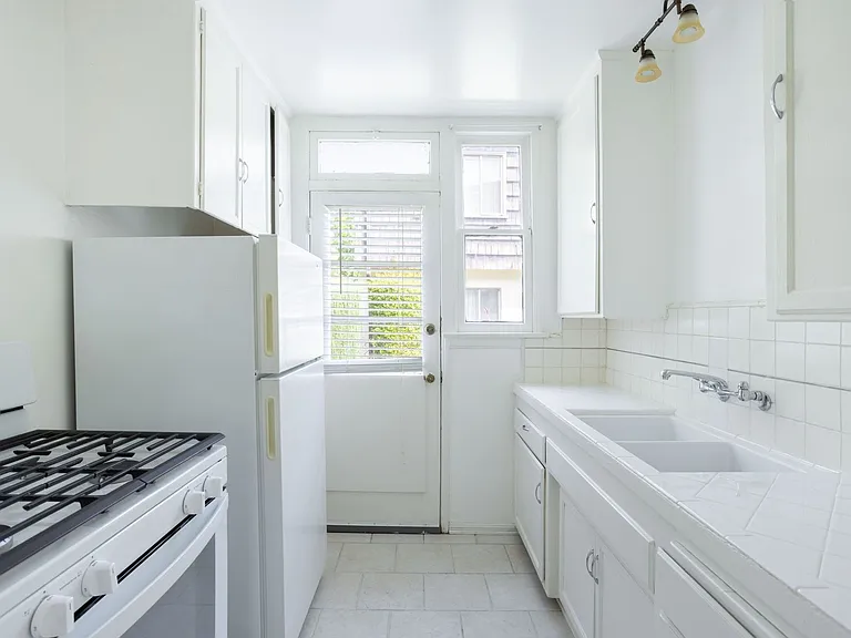 Maple Dr Apartments — Photo 10