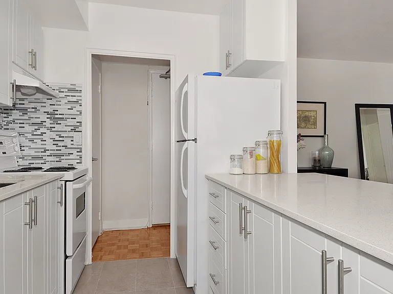 445 Eglinton Ave E — Photo 10