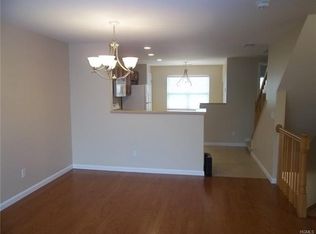 422 Highridge Ct, Peekskill, NY 10566