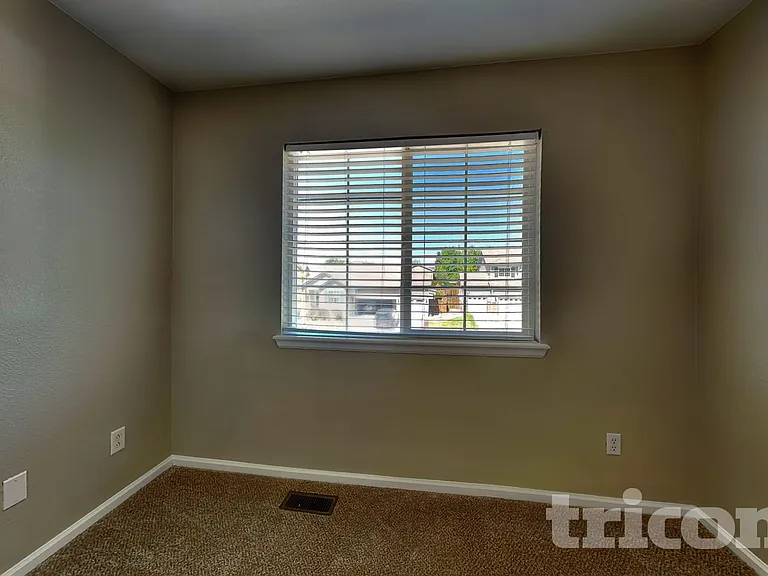 214 Straw Ct — Photo 9