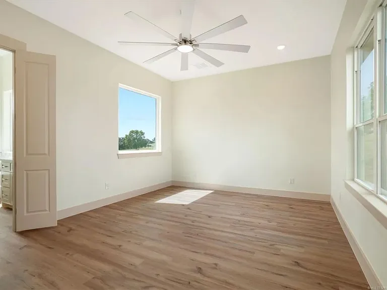 211 Vaughn Ln — Photo 40