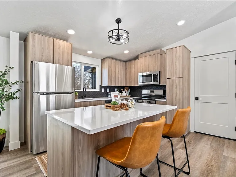 362 W London St — Photo 28