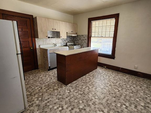 2nd image of 111 Glen Ave APT 2