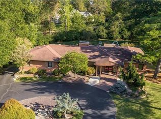 10 Westfield Ln, Saint Louis, MO 63131