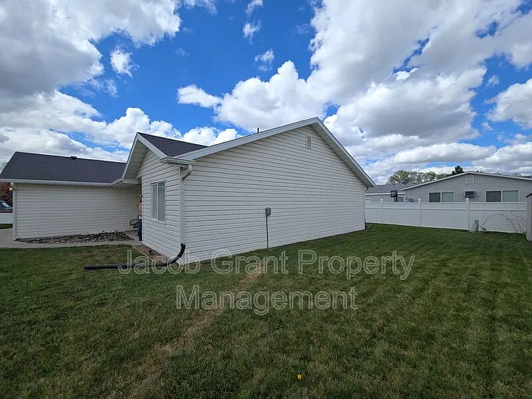 424 Alamo St — Photo 11