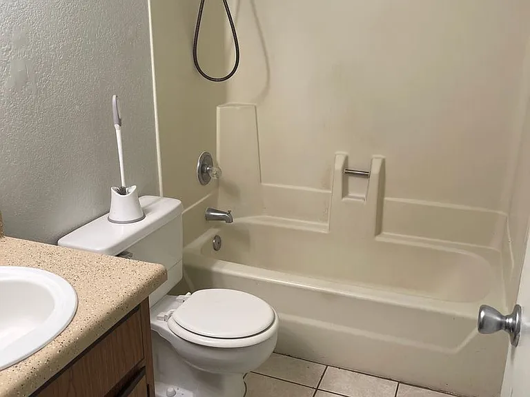 2813 E Paradise Ln — Photo 2