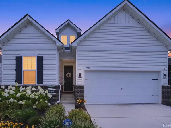 1708 Sunflower Ln, Milford, MI 48381
