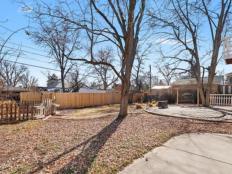 1058 Jasmine St — Photo 27